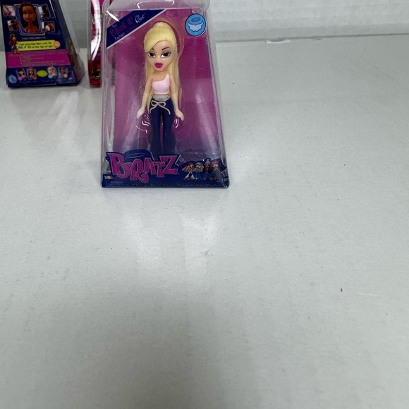 Bratz Mini Dolls  Lot of 4 all sealed mixes series all in great condition - Picture 9 of 10